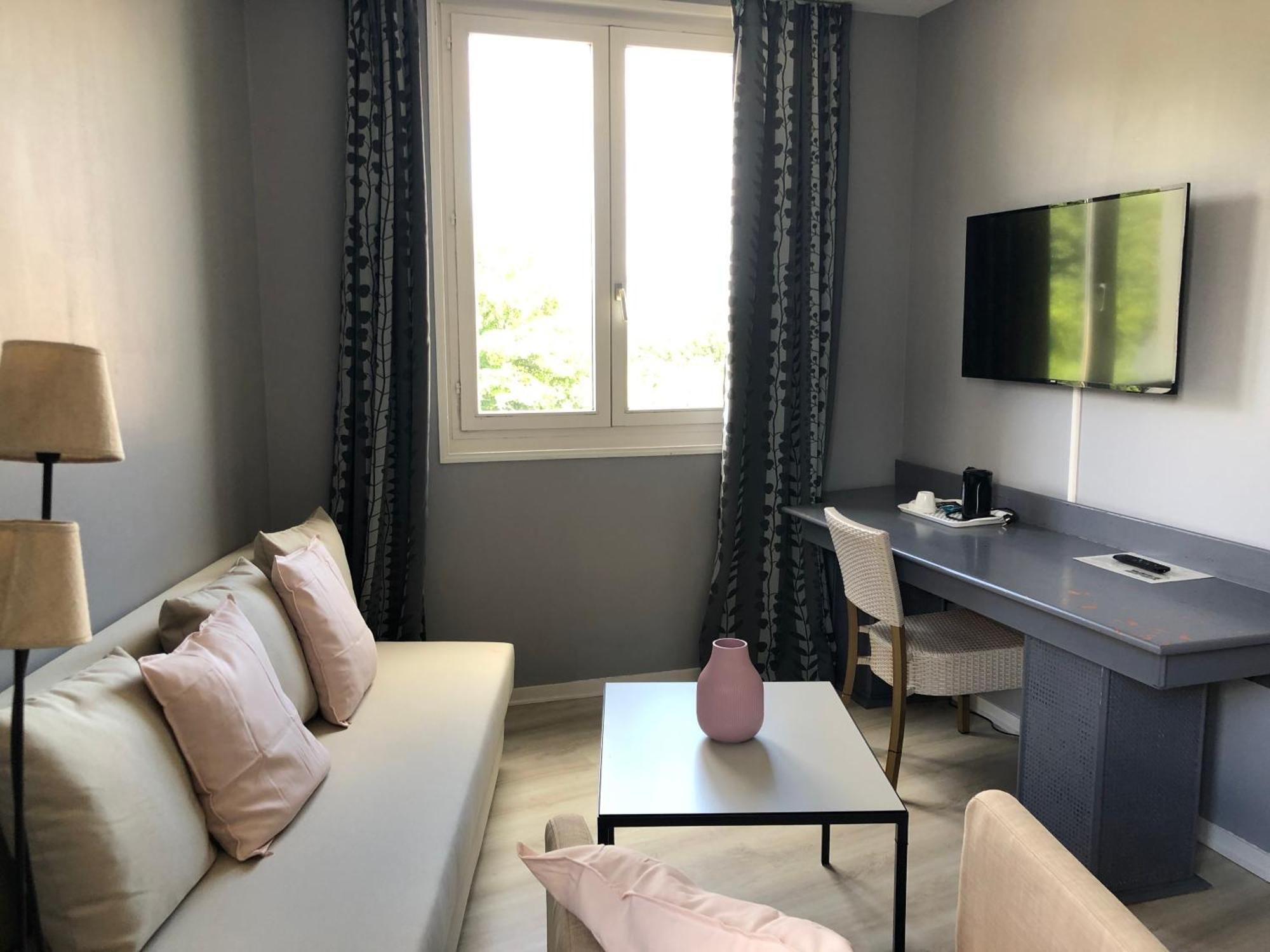 Hotel Thegonnec 3*